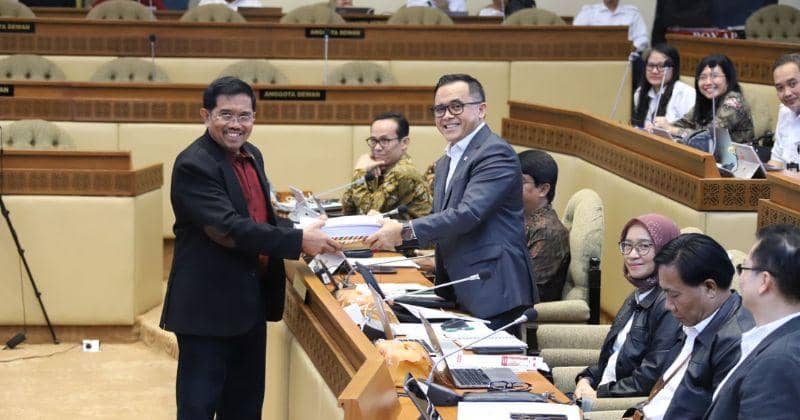 Raker dan RDP bersama Komisi II DPR RI terkait RPP Manajemen ASN di Jakarta, Hari Rabu (13/03). - menpan.go.id